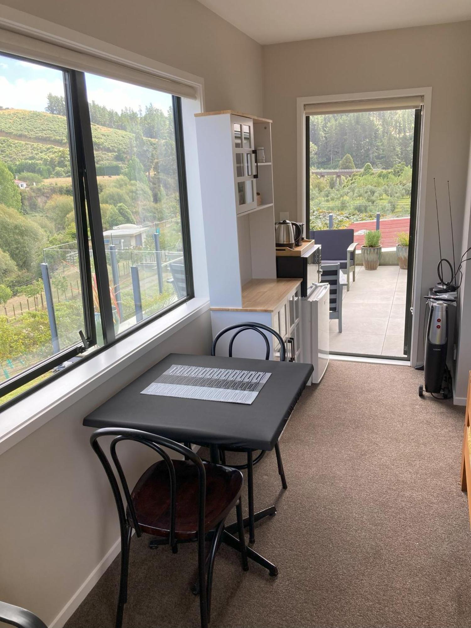 Maymorn Orchard Suites Upper Hutt Esterno foto